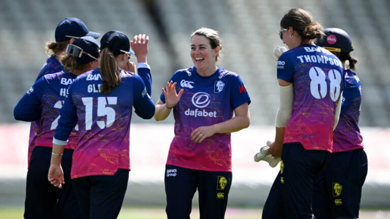 Hollie Armitage, Katie Levick cap dominant Durham win in Vitality Blast
